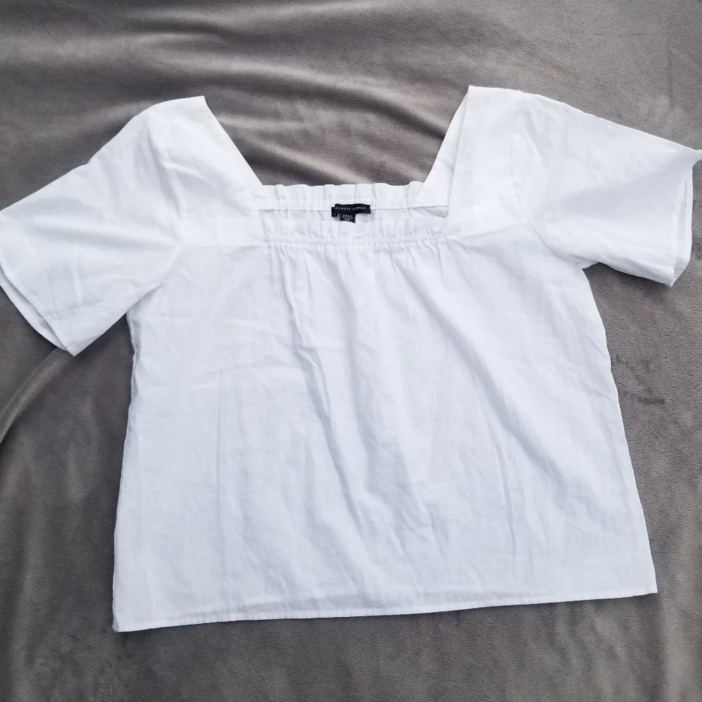 Saks Fifth Avenue Linen Shirt Women's XL White Top Blouse Cottage Beachy Summer - Picture 5 of 10